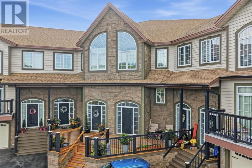 28 Lions Crescent Unit#6, photo 3 of 41