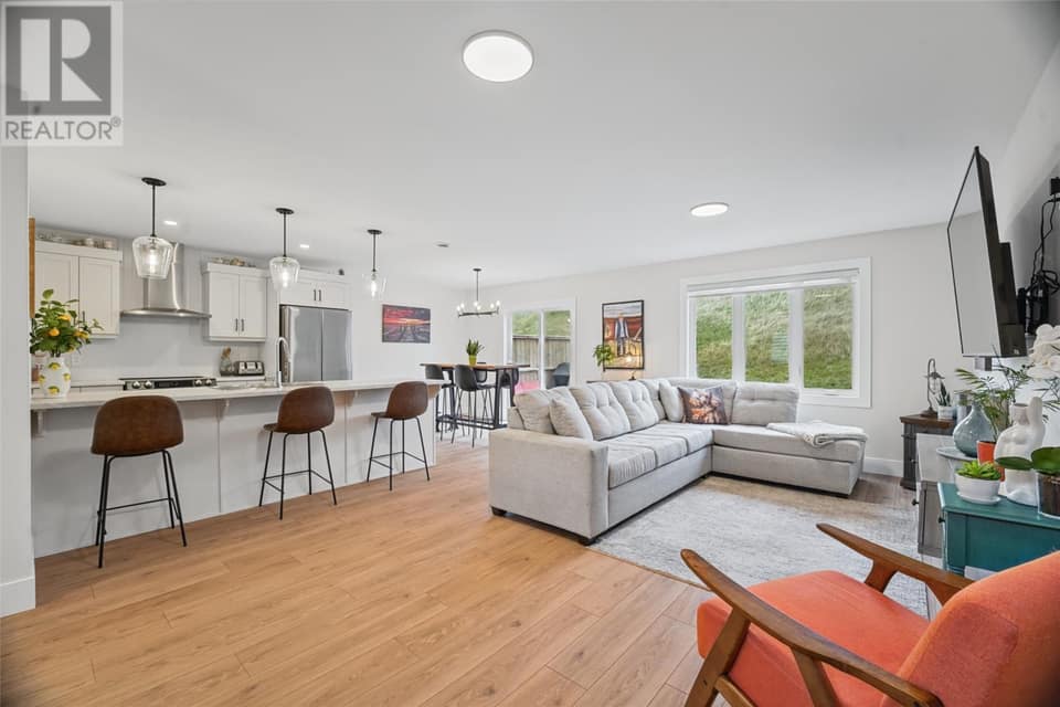 42 Trenton Drive, photo 5 of 30