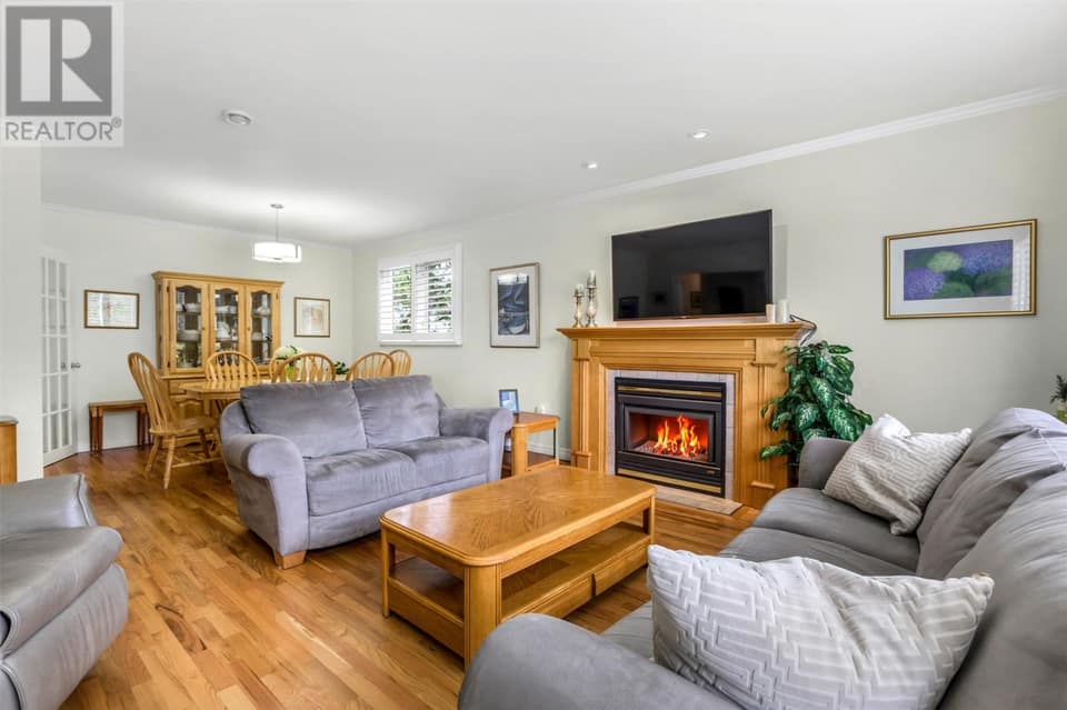 10 Strawberry Marsh Road, photo 9 of 35