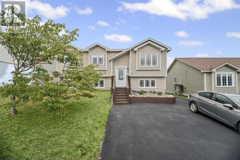 28 Westport Drive, photo 1 of 27