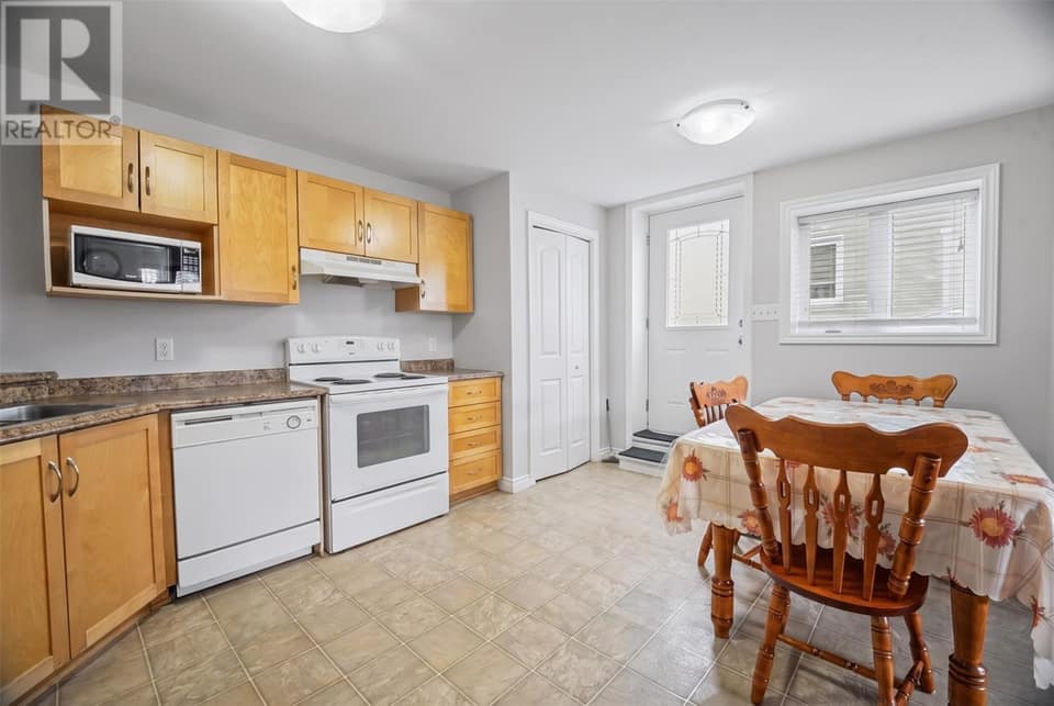 28 Westport Drive, photo 14 of 27
