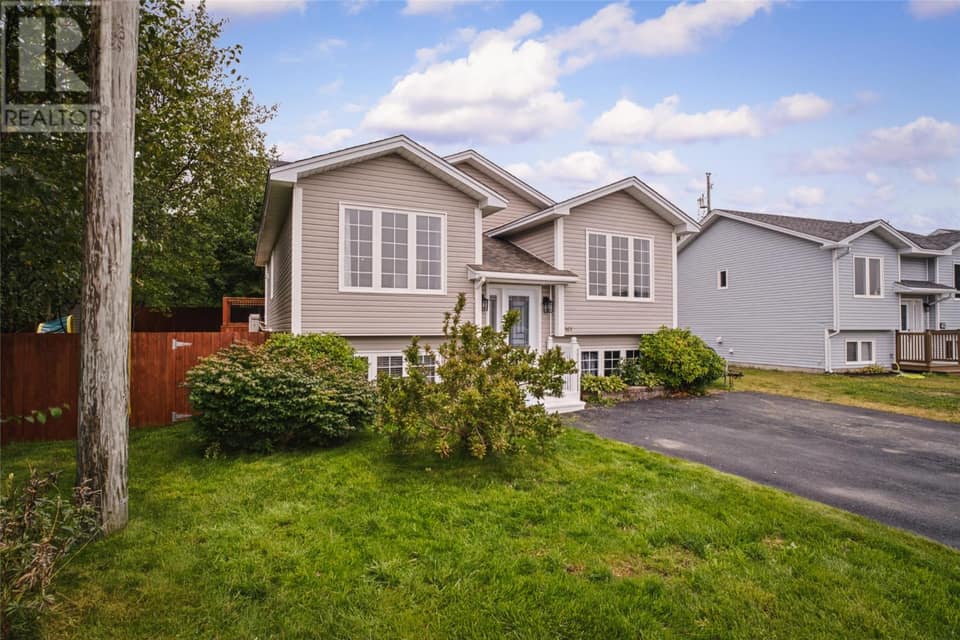 161 Lanark Drive, photo 3 of 39