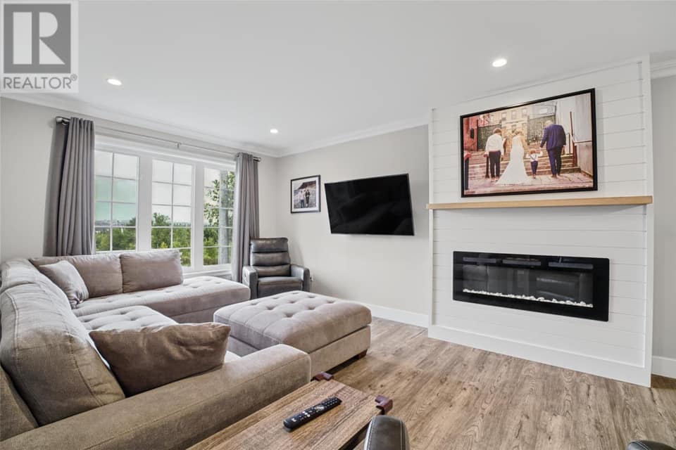 161 Lanark Drive, photo 5 of 39