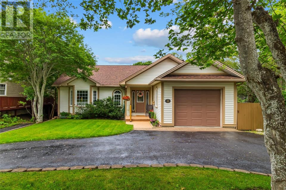 48 Squires Avenue, photo 1 of 49