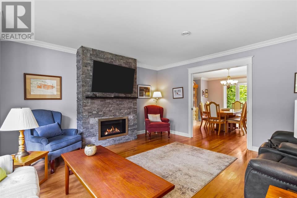 48 Squires Avenue, photo 10 of 49