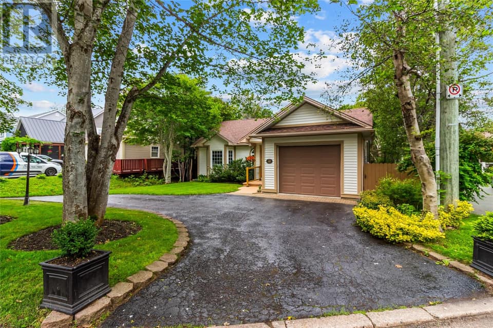 48 Squires Avenue, photo 3 of 49