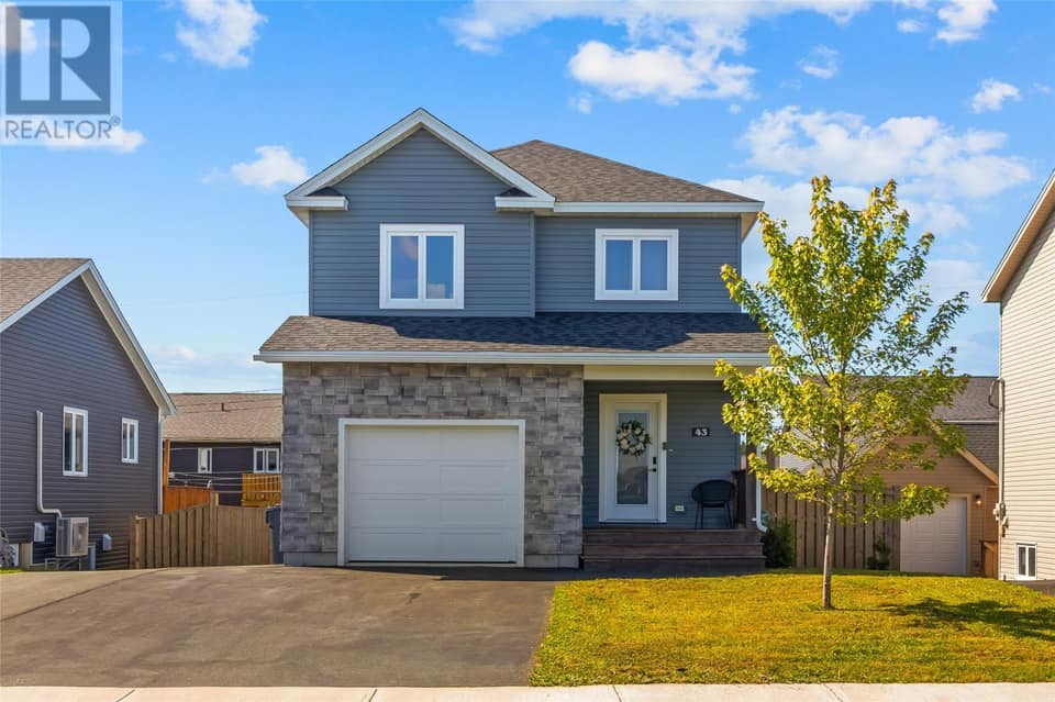 43 Challenger Crescent, photo 1 of 36