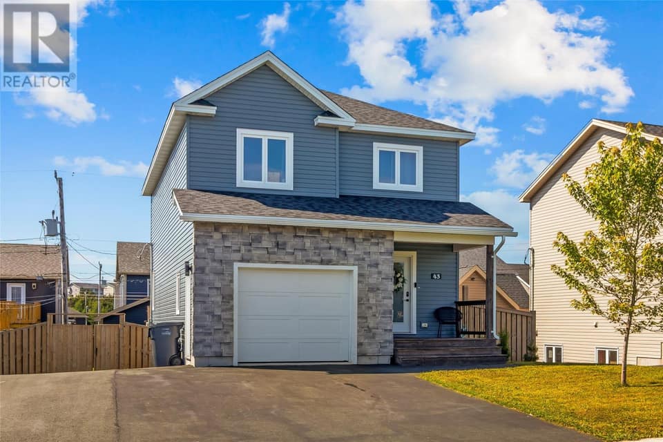43 Challenger Crescent, photo 2 of 36