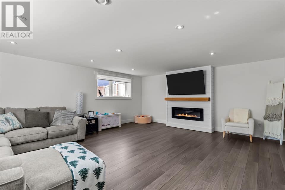 43 Challenger Crescent, photo 25 of 36
