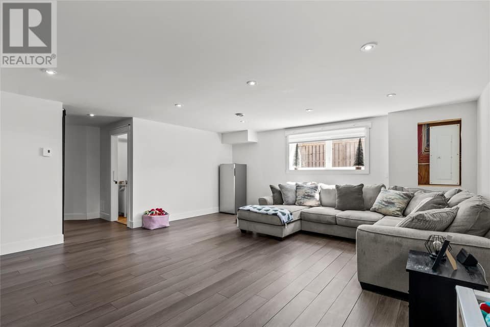 43 Challenger Crescent, photo 27 of 36