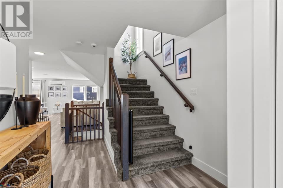 43 Challenger Crescent, photo 3 of 36