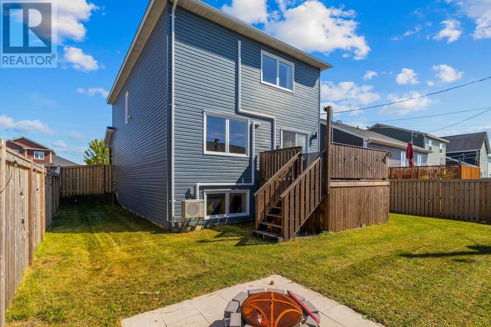43 Challenger Crescent, photo 32 of 36