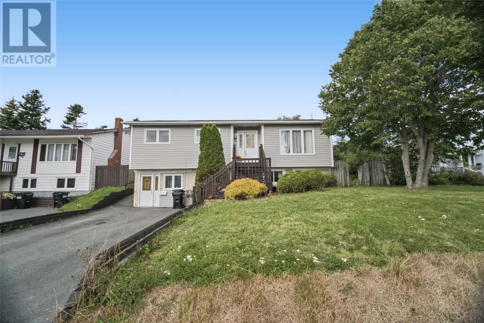 44 Canada Drive, photo 1 of 28