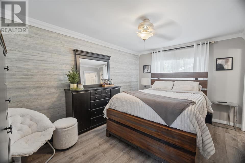 44 Canada Drive, photo 11 of 28