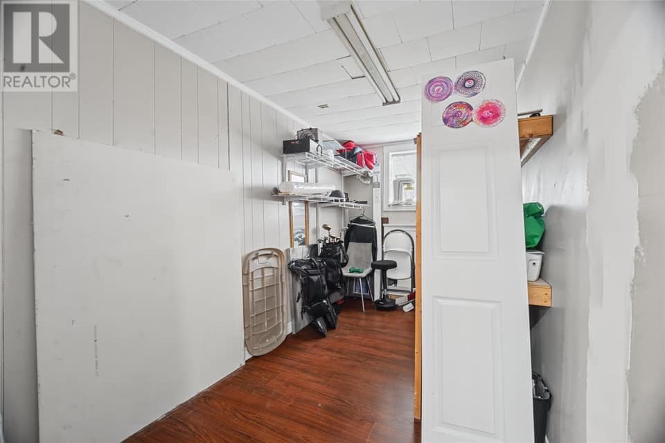 44 Canada Drive, photo 16 of 28