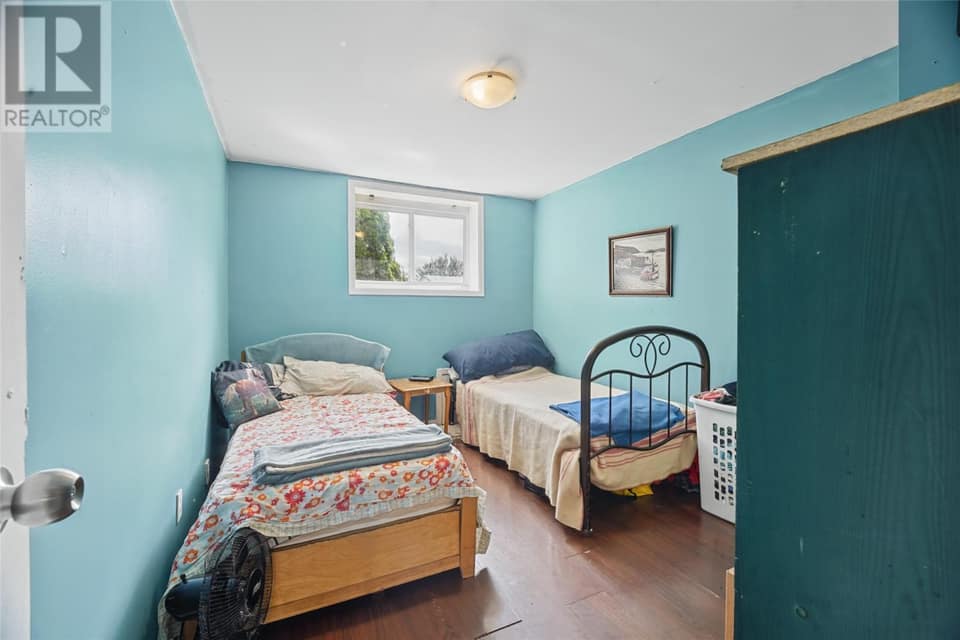 44 Canada Drive, photo 23 of 28