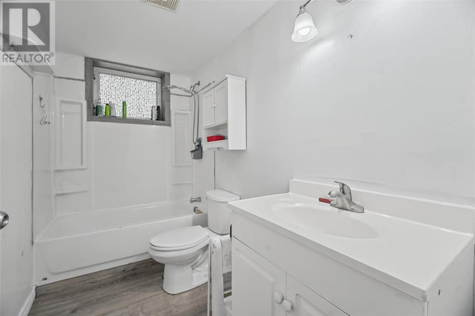 44 Canada Drive, photo 24 of 28