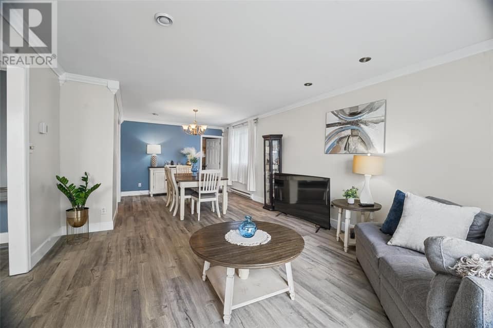 44 Canada Drive, photo 5 of 28