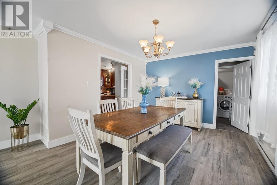 44 Canada Drive, photo 6 of 28