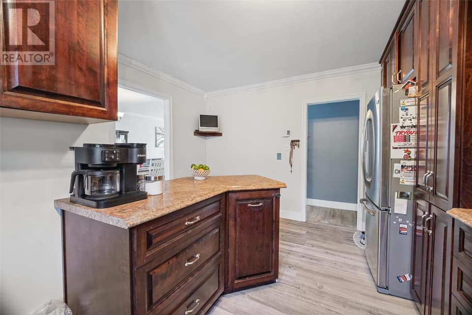 44 Canada Drive, photo 9 of 28