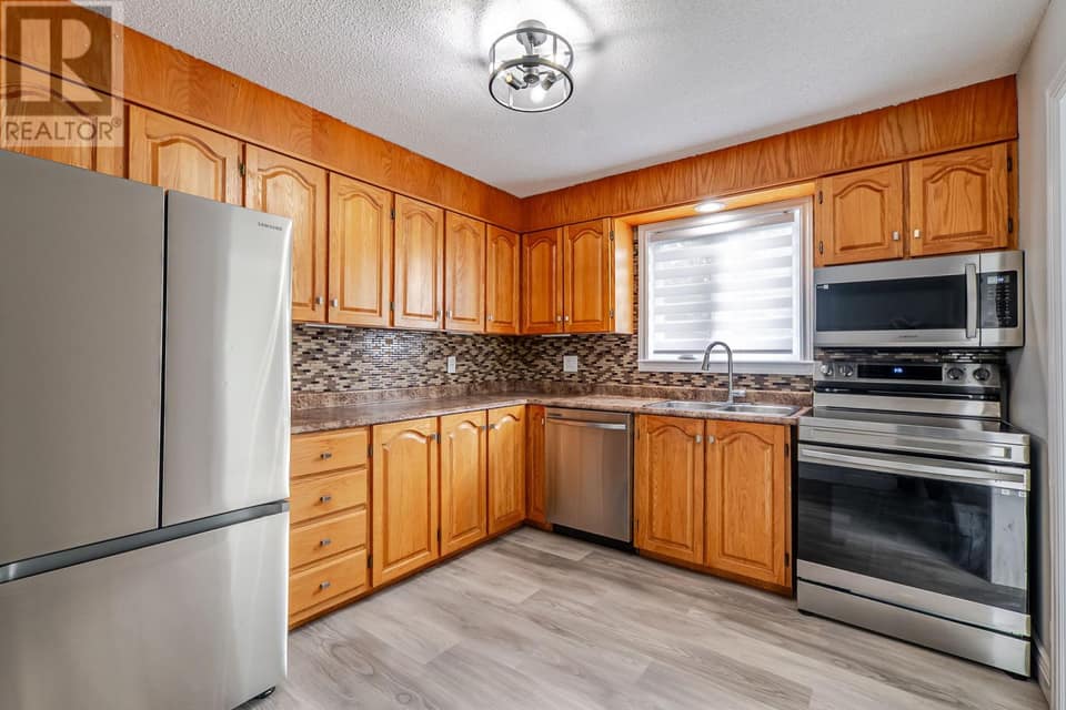 36 Moores Drive, photo 13 of 48