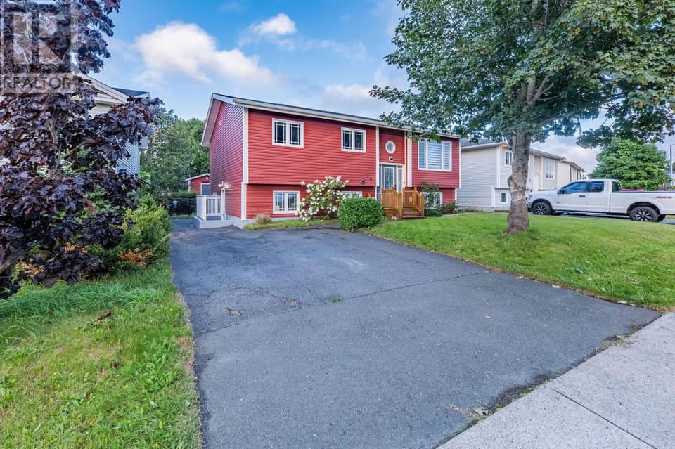 36 Moores Drive, photo 2 of 48