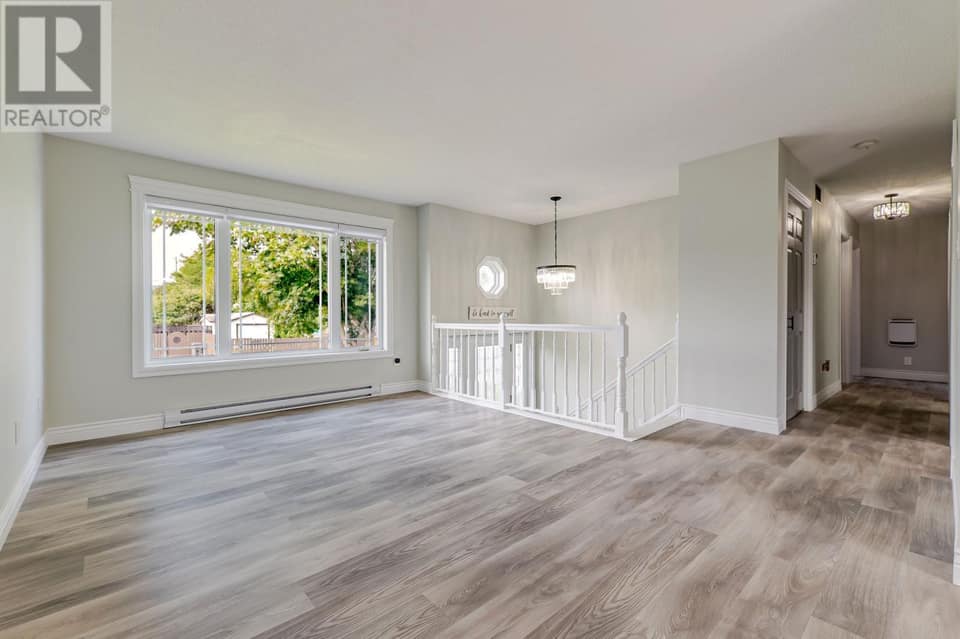 36 Moores Drive, photo 6 of 48