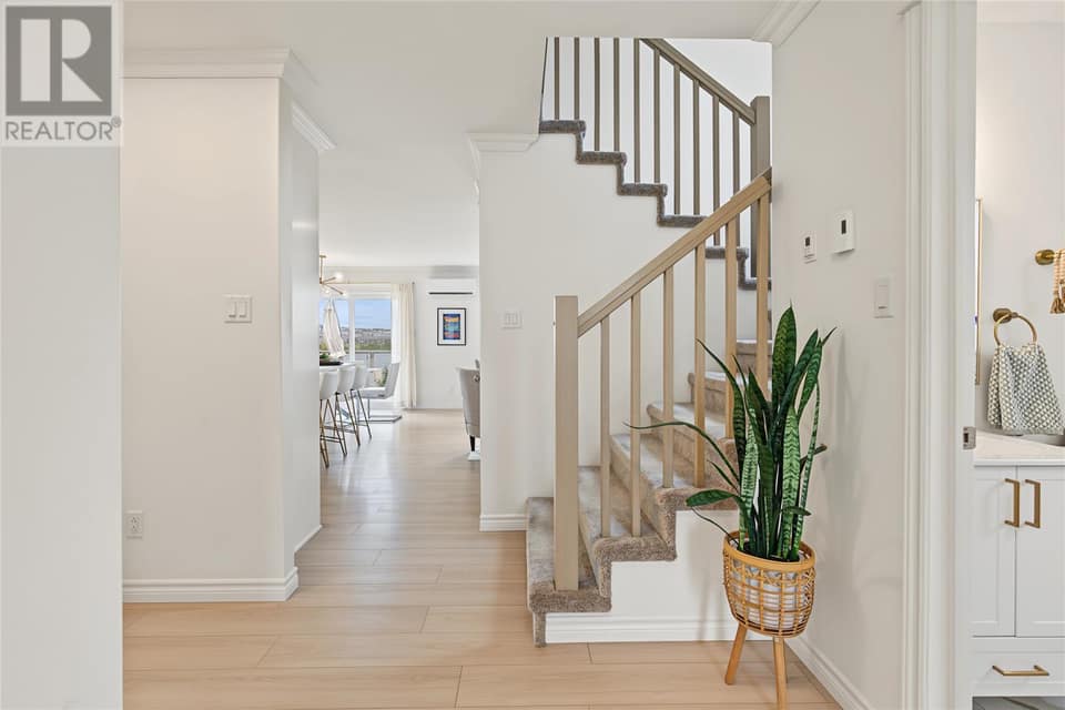 172 Lanark Drive, photo 10 of 31