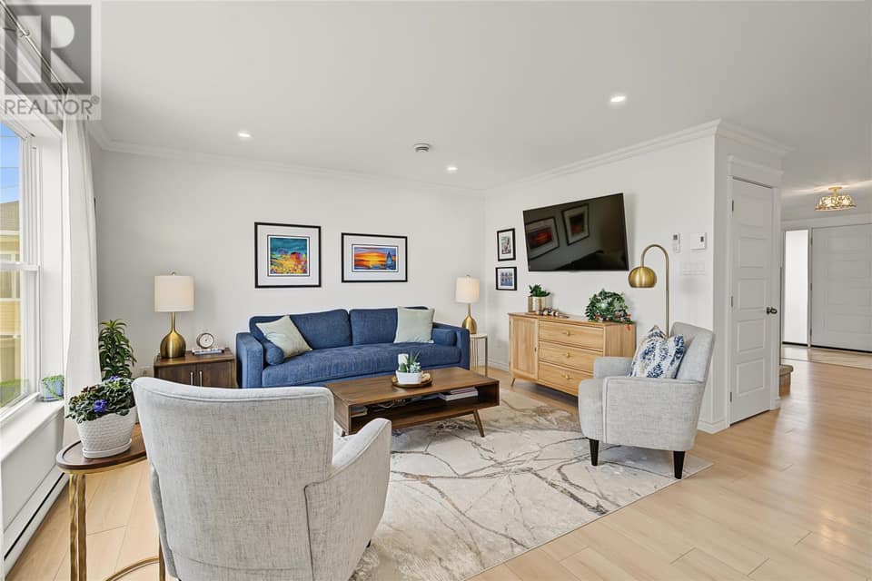 172 Lanark Drive, photo 13 of 31