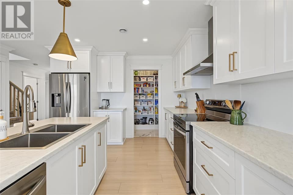 172 Lanark Drive, photo 15 of 31