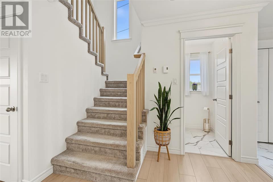 172 Lanark Drive, photo 17 of 31