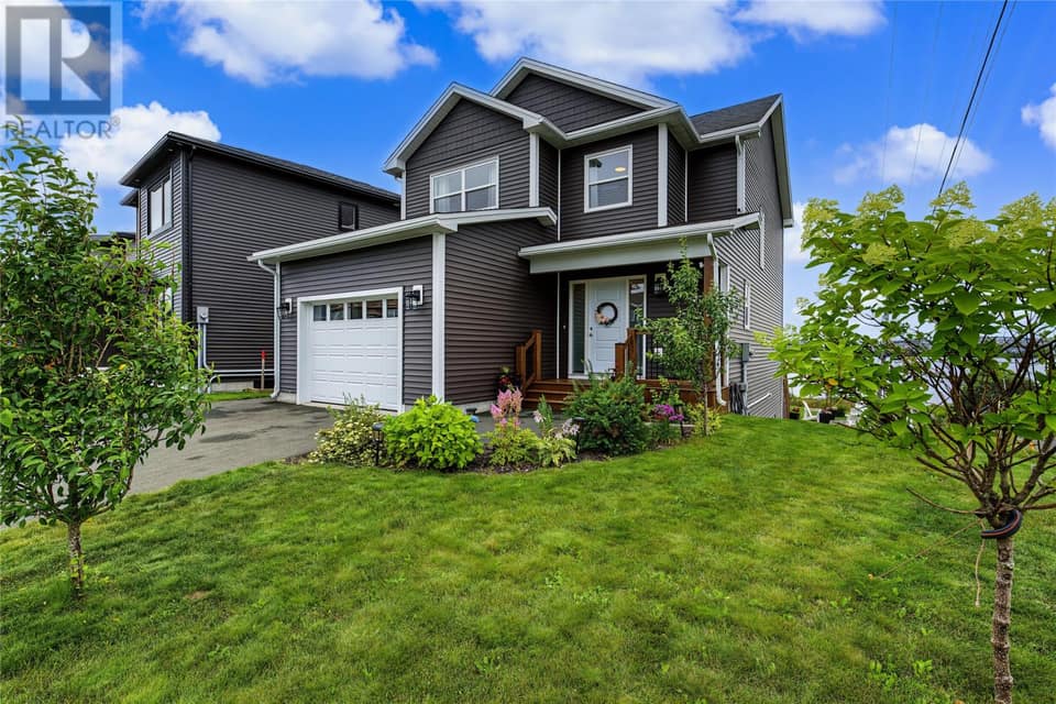 172 Lanark Drive, photo 2 of 31