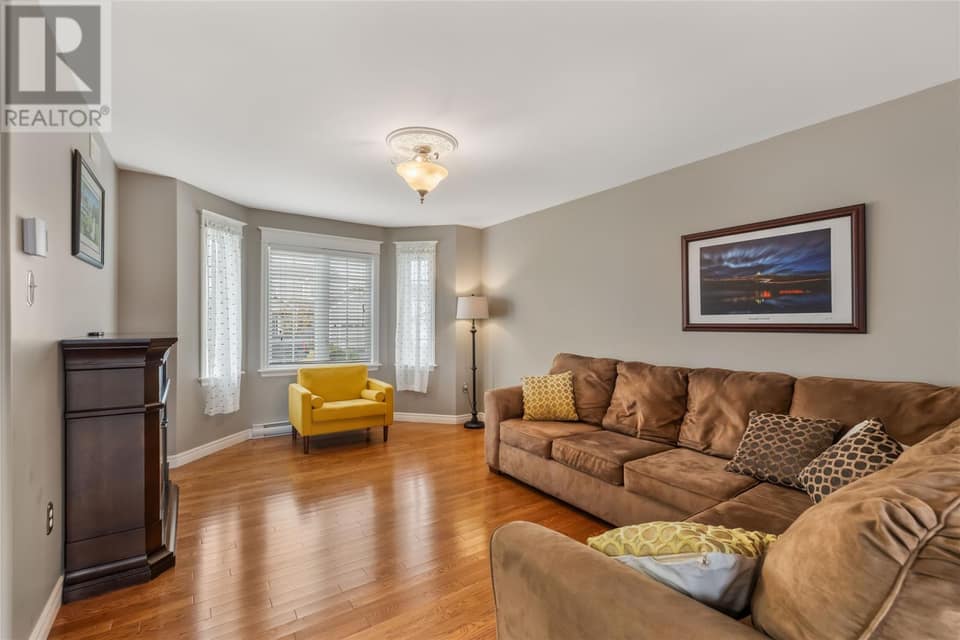 86 Hollyberry Drive, photo 10 of 37
