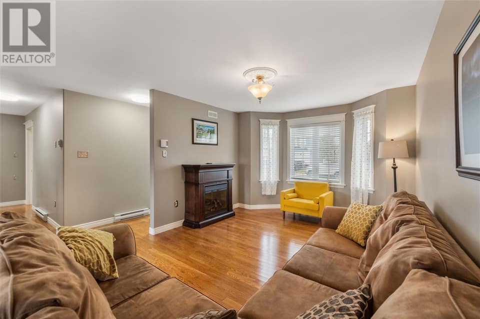 86 Hollyberry Drive, photo 12 of 37