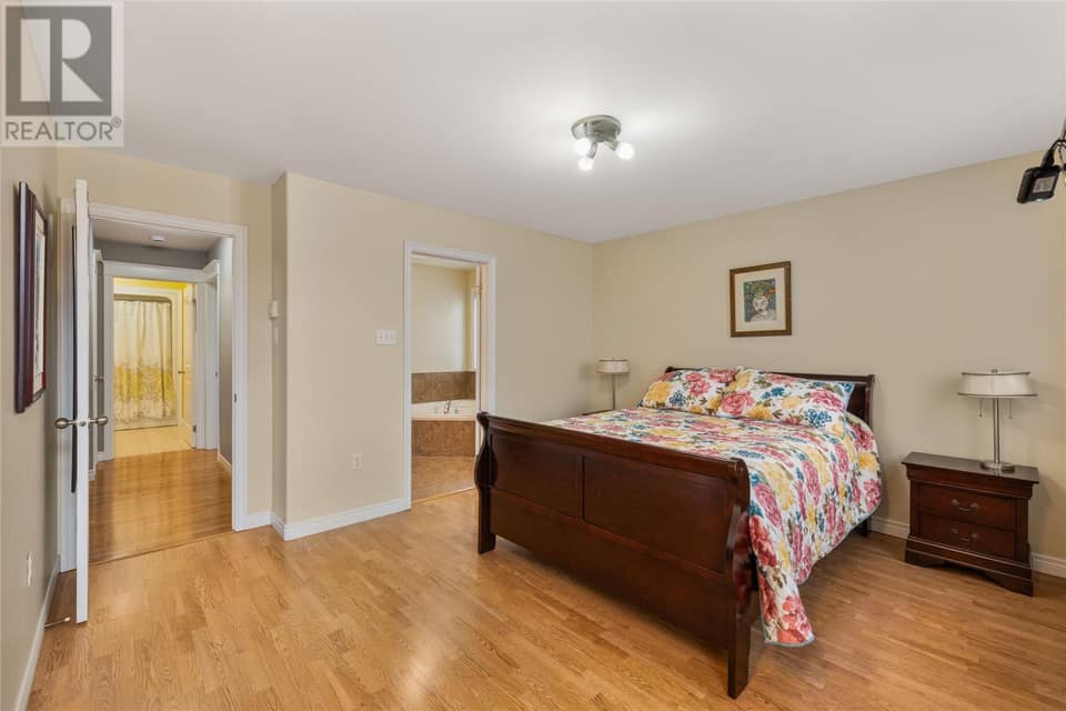 86 Hollyberry Drive, photo 16 of 37