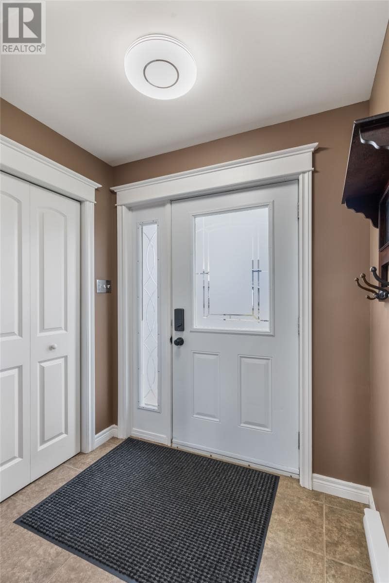 86 Hollyberry Drive, photo 2 of 37