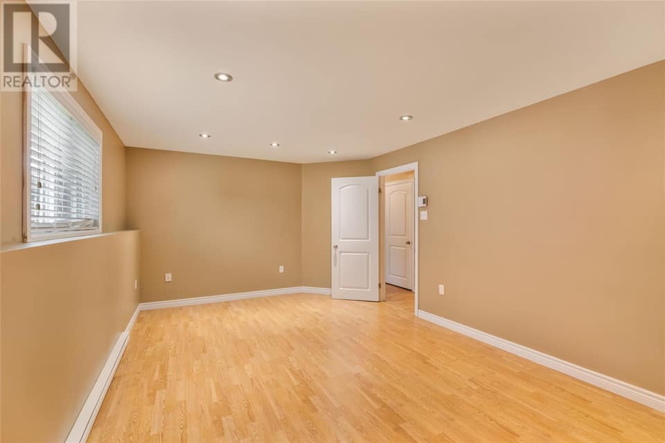 86 Hollyberry Drive, photo 26 of 37
