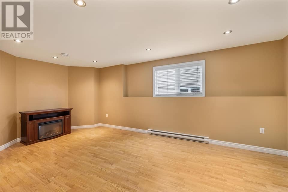 86 Hollyberry Drive, photo 27 of 37
