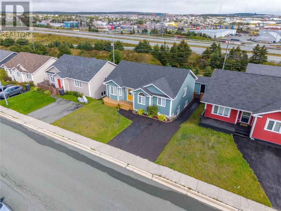 86 Hollyberry Drive, photo 35 of 37