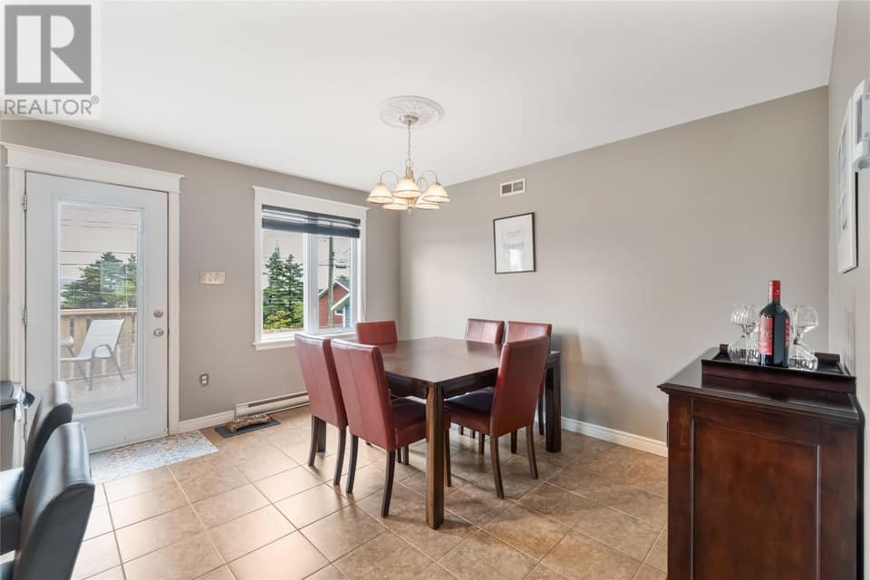 86 Hollyberry Drive, photo 5 of 37