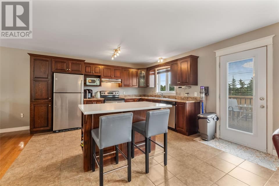 86 Hollyberry Drive, photo 6 of 37