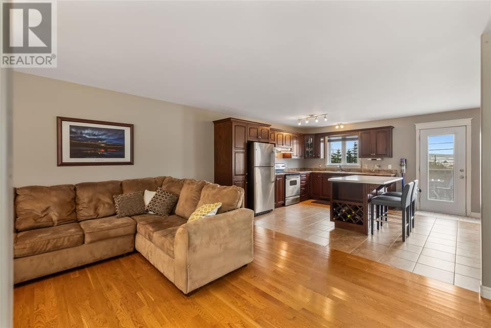 86 Hollyberry Drive, photo 8 of 37
