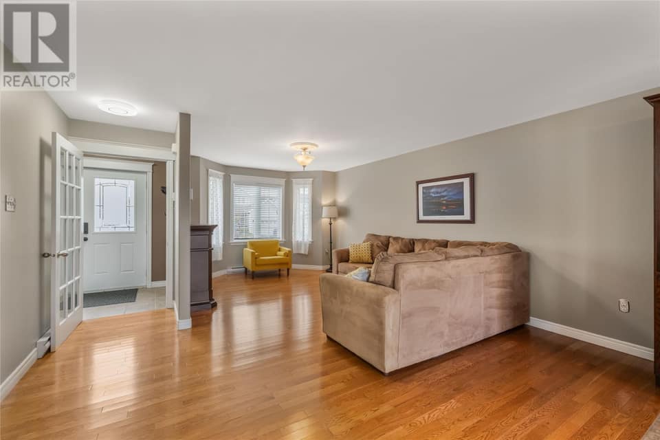 86 Hollyberry Drive, photo 9 of 37