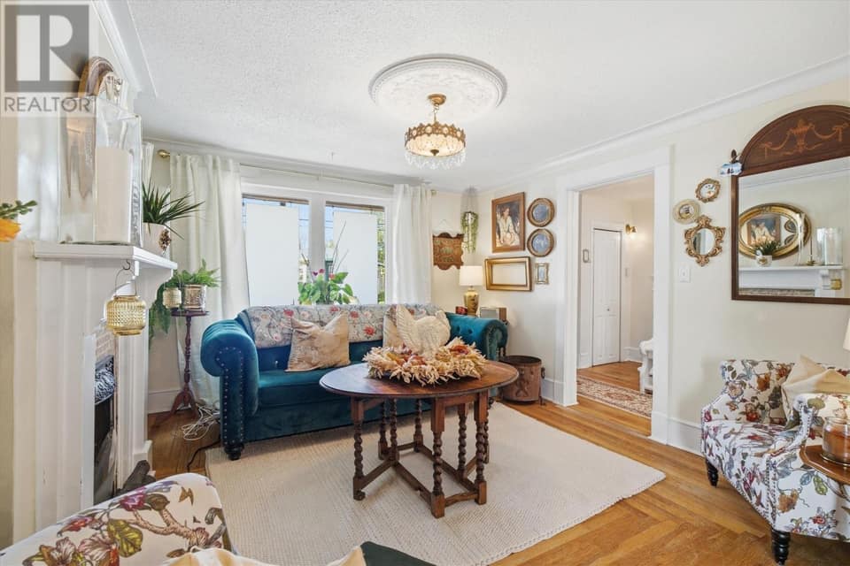 213 Pennywell Road, photo 6 of 34