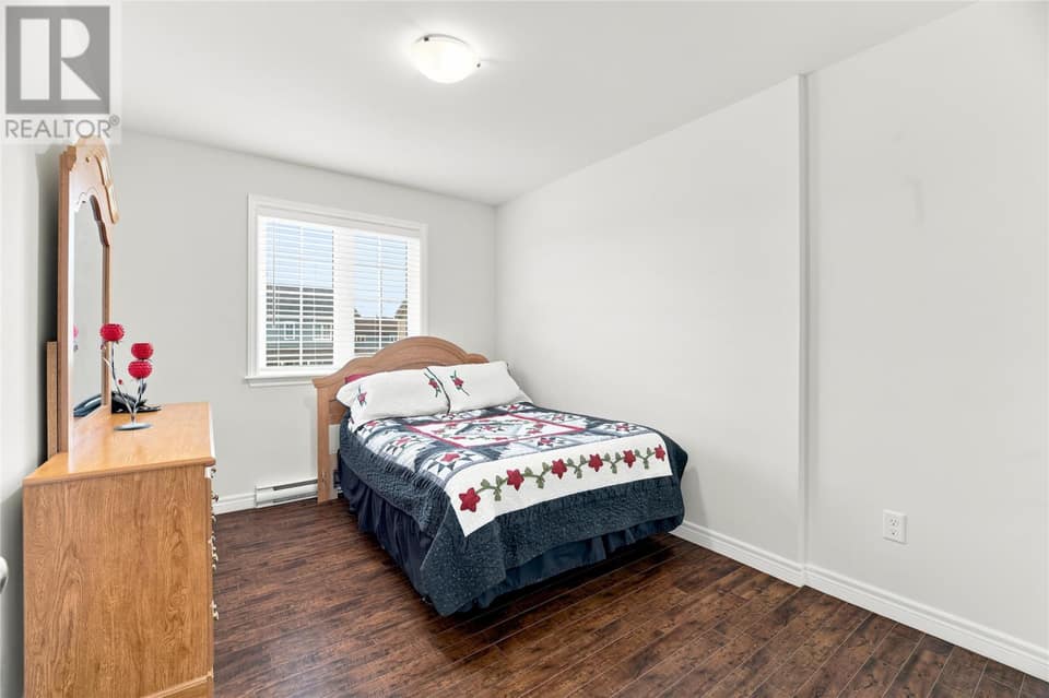 48 DAUNTLESS Street, photo 15 of 30