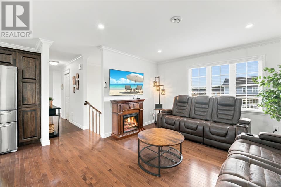 48 DAUNTLESS Street, photo 5 of 30