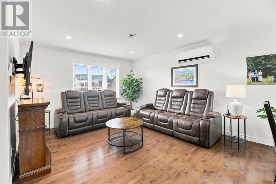 48 DAUNTLESS Street, photo 6 of 30