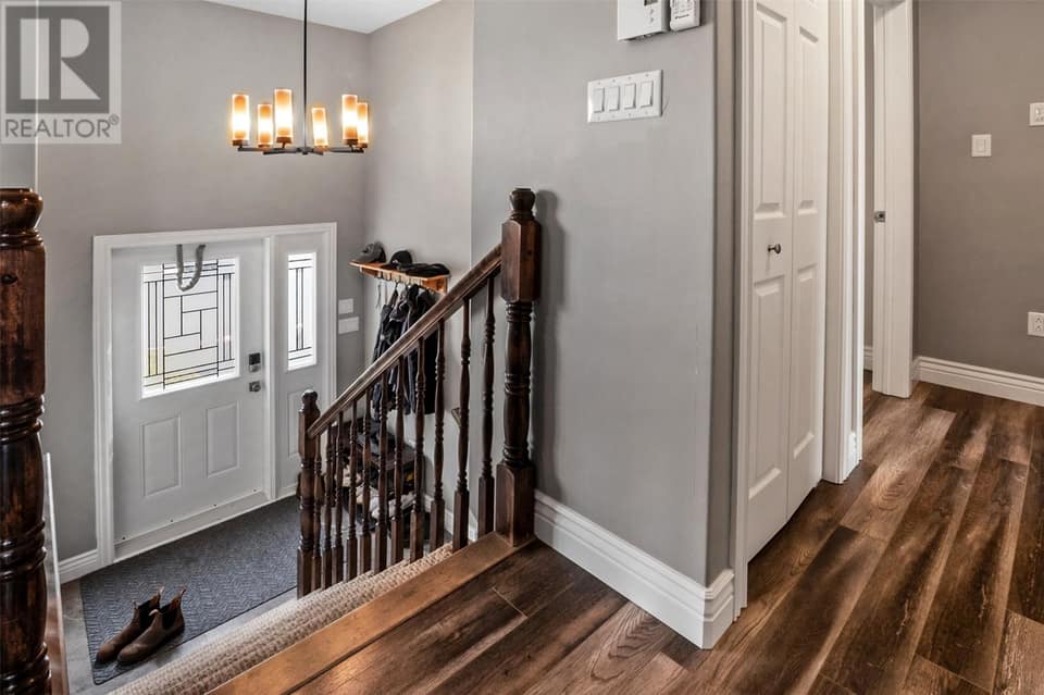 5 Chatwood Crescent, photo 4 of 38