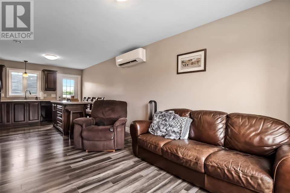 5 Chatwood Crescent, photo 7 of 38