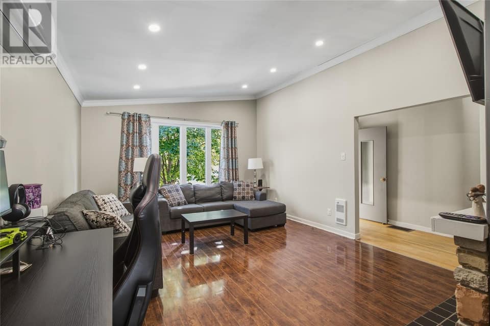48 Amherst Heights, photo 5 of 30